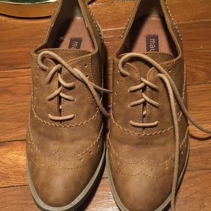 Brown patterned low boots